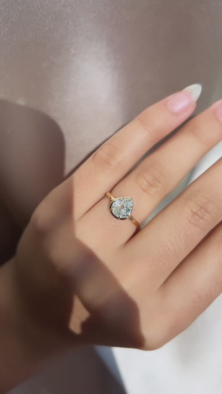 m-z color, vs clarity diamond in yellow gold setting