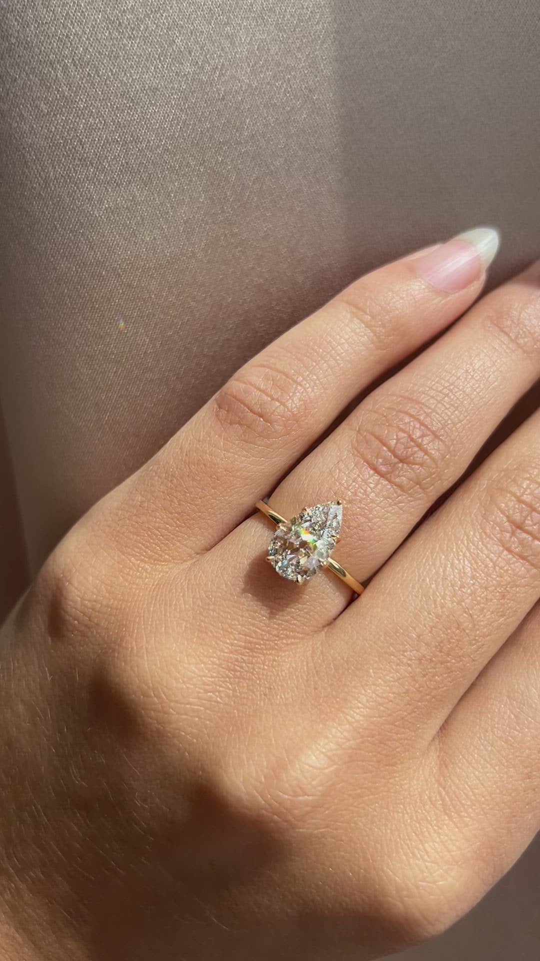 g-h-i color, si-i clarity diamond in yellow gold setting