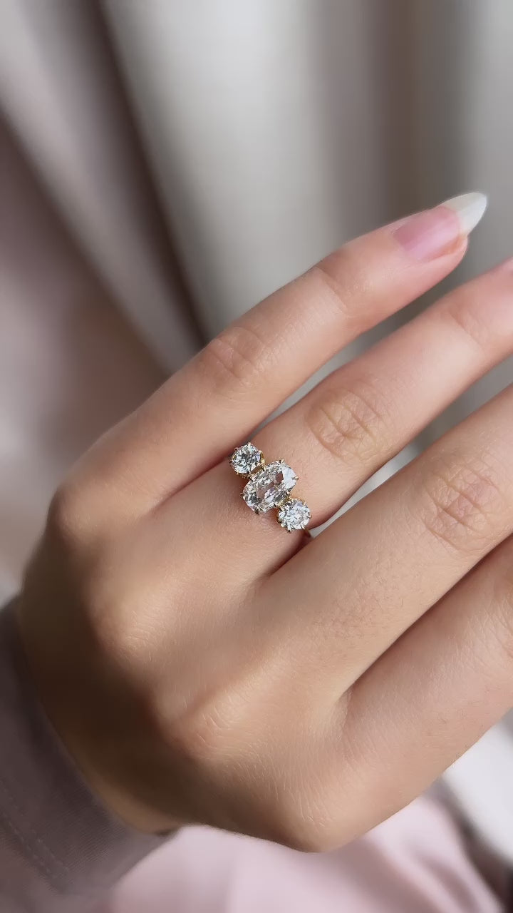 g-h-i color, si-i clarity diamond in yellow gold setting