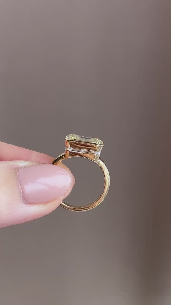 m-z color, si-i clarity diamond in yellow gold setting