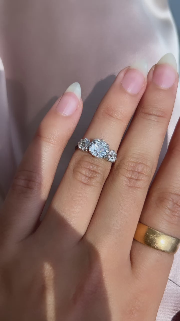 g-h-i color, vs clarity diamond in yellow gold setting