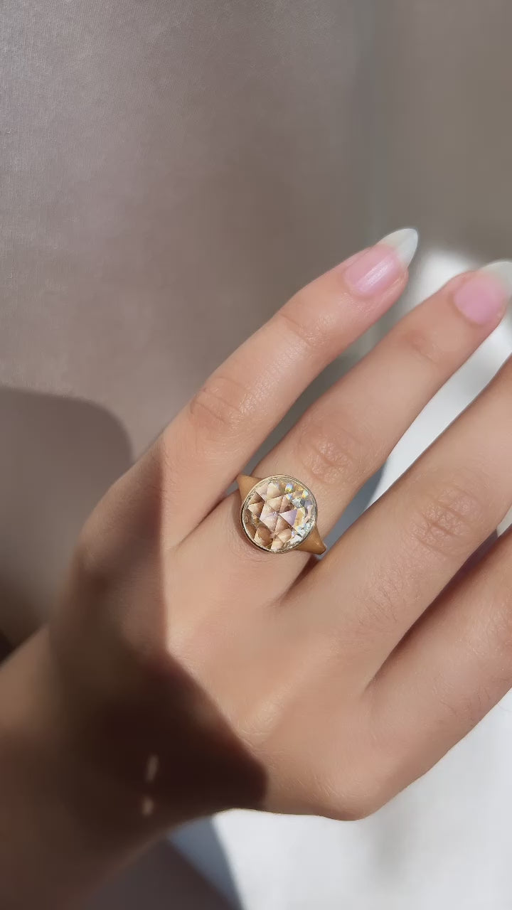 m-z color, si-i clarity diamond in yellow gold setting