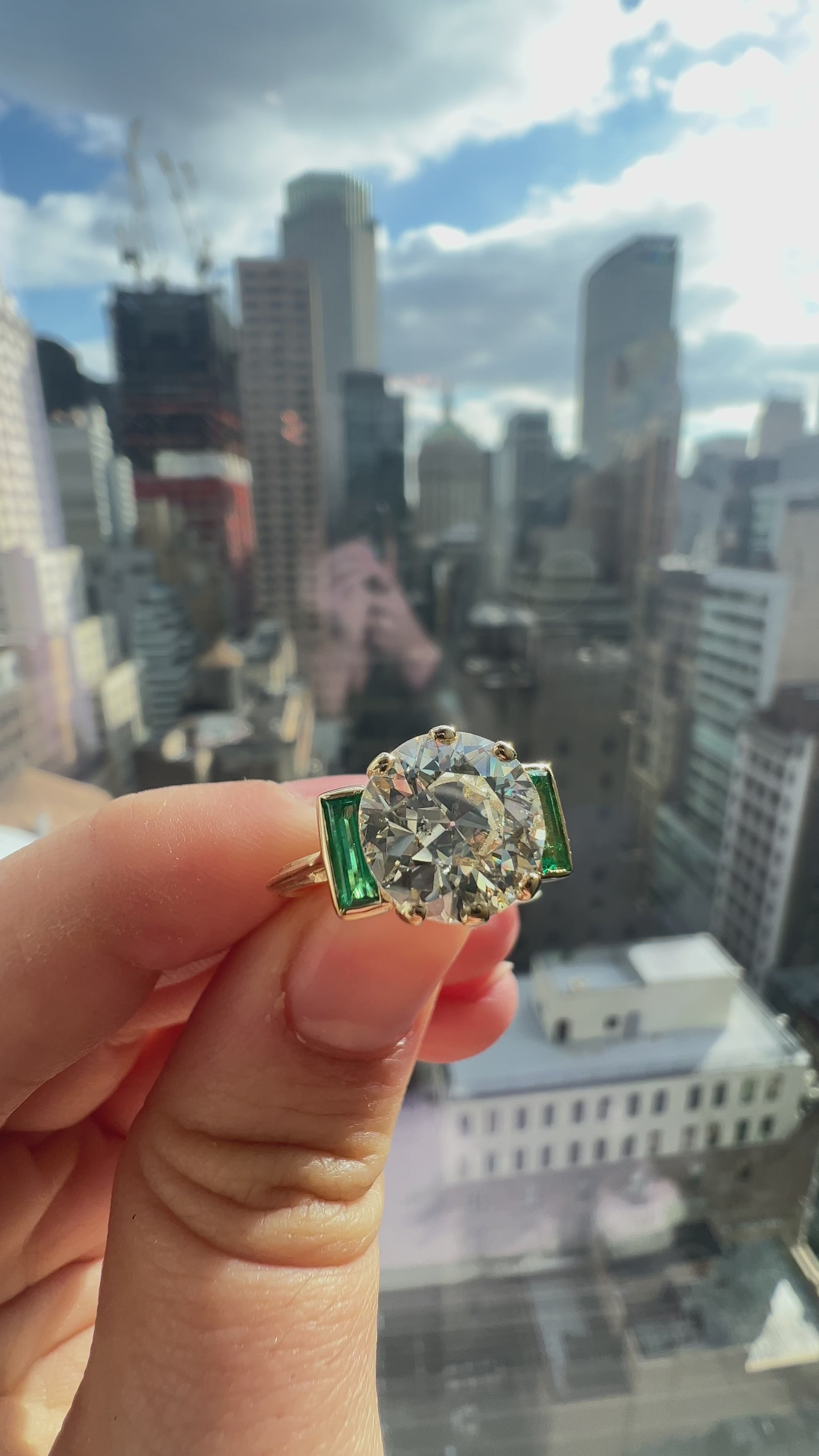 j-k-l color, si-i clarity diamond in yellow gold setting