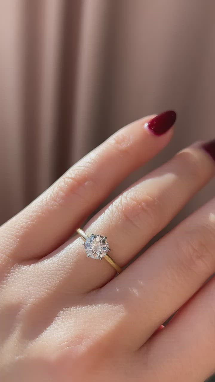 g-h-i color, vs clarity diamond in two-tone setting