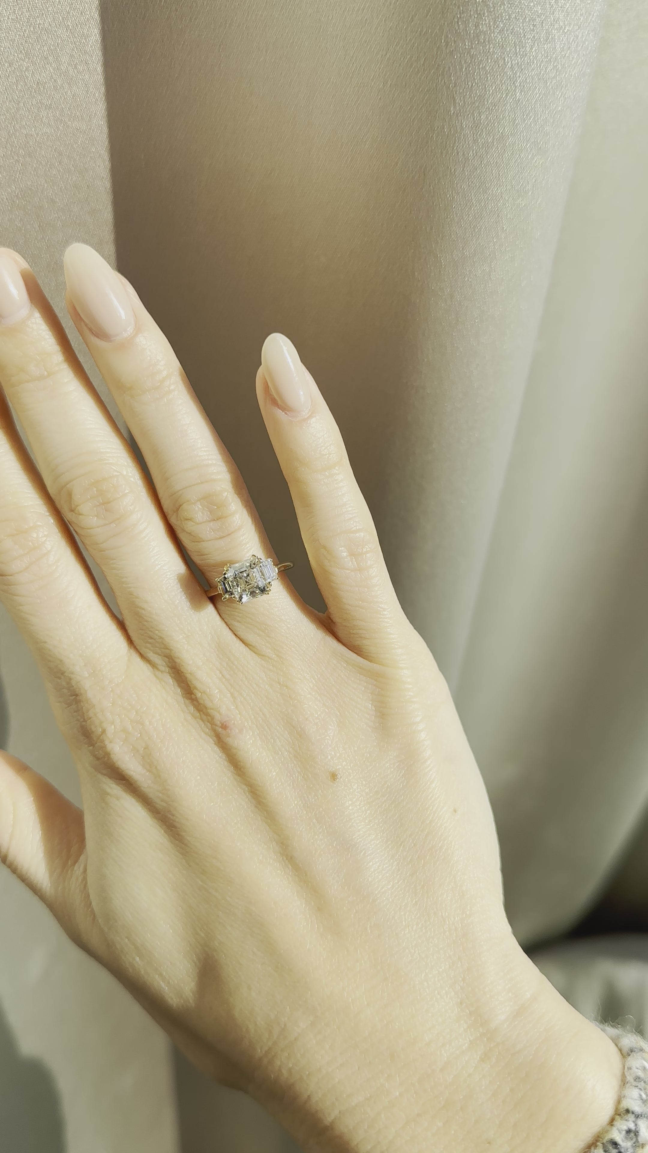 g-h-i color, vs clarity diamond in yellow gold setting