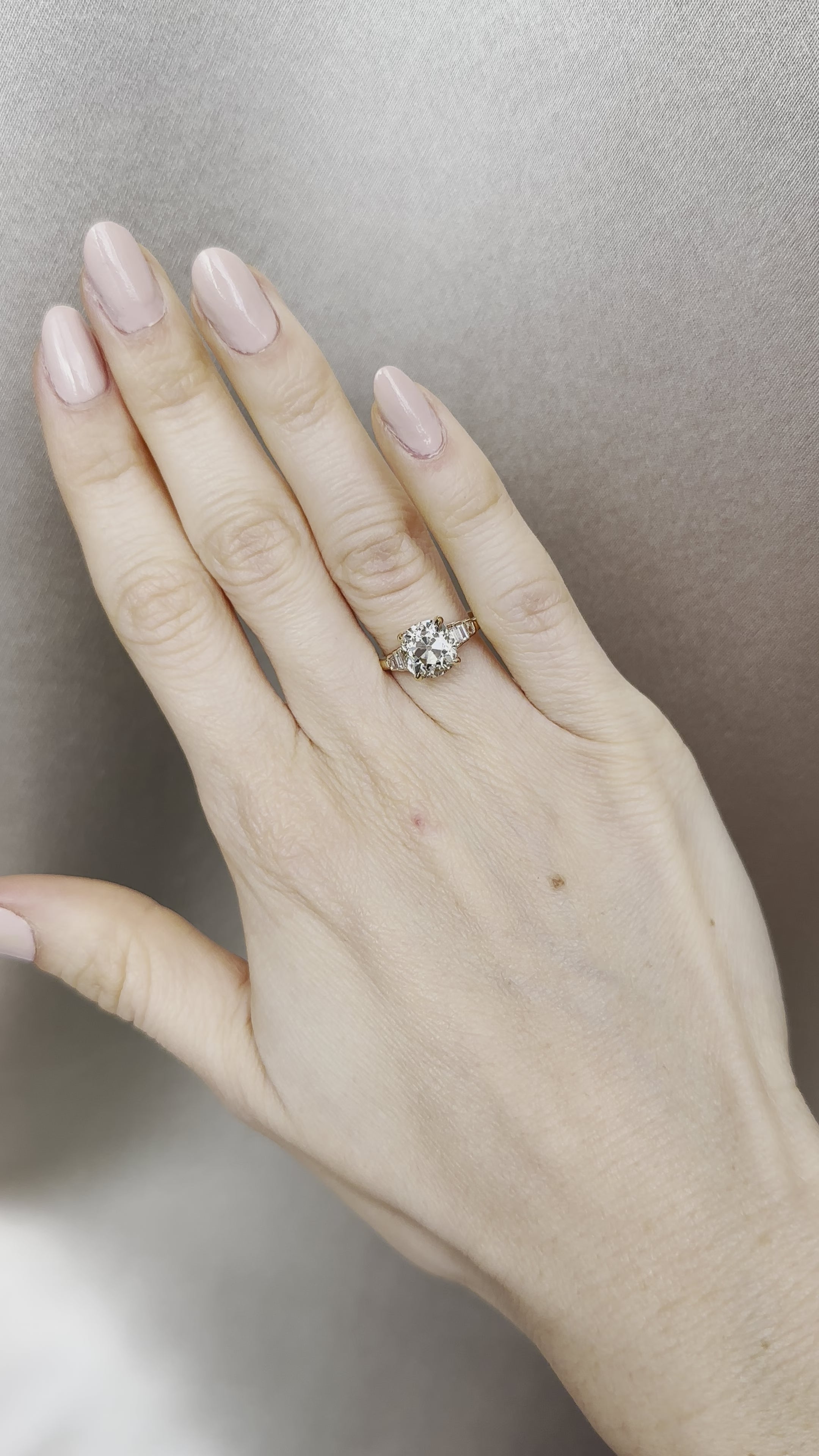 m-z color, vs clarity diamond in yellow gold setting