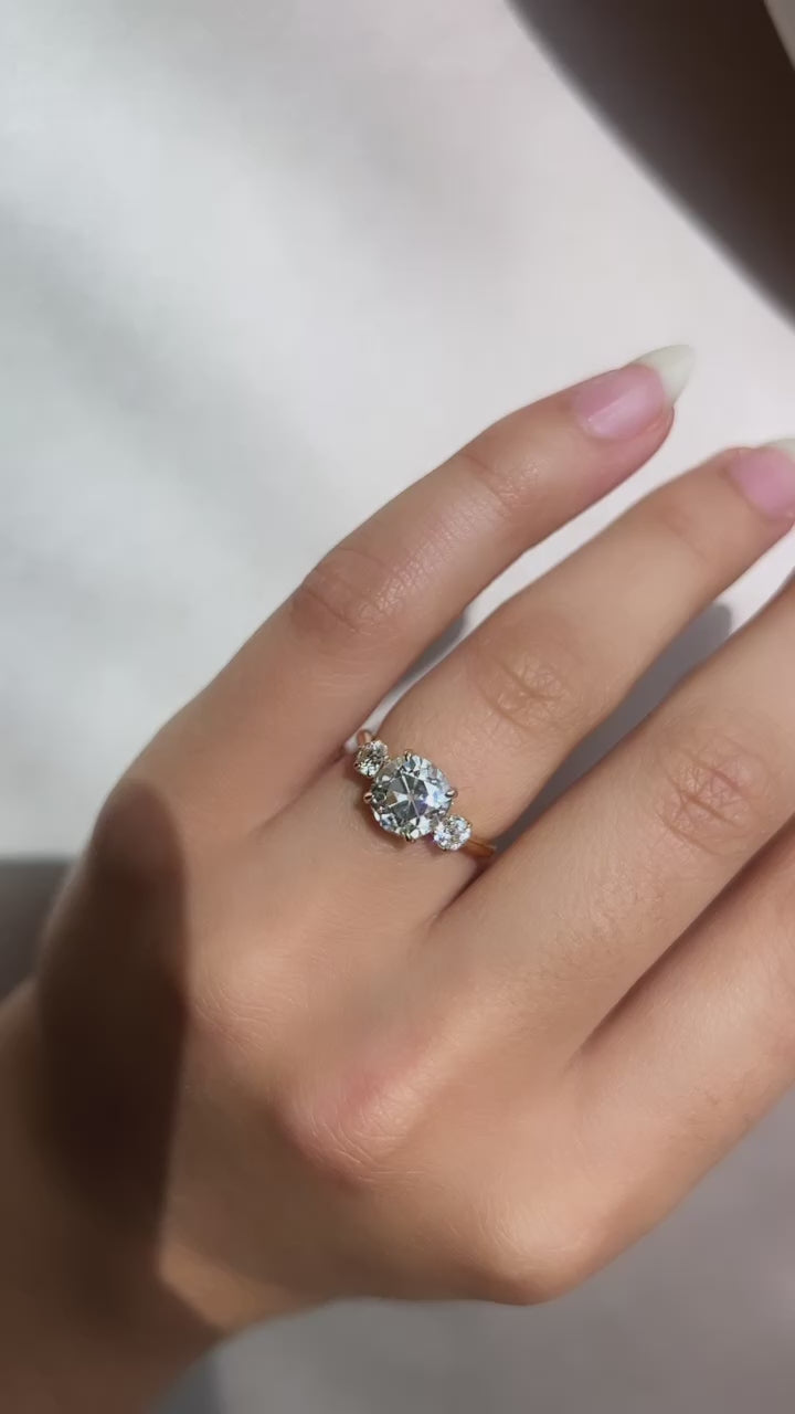 m-z color, vvs clarity diamond in yellow gold setting