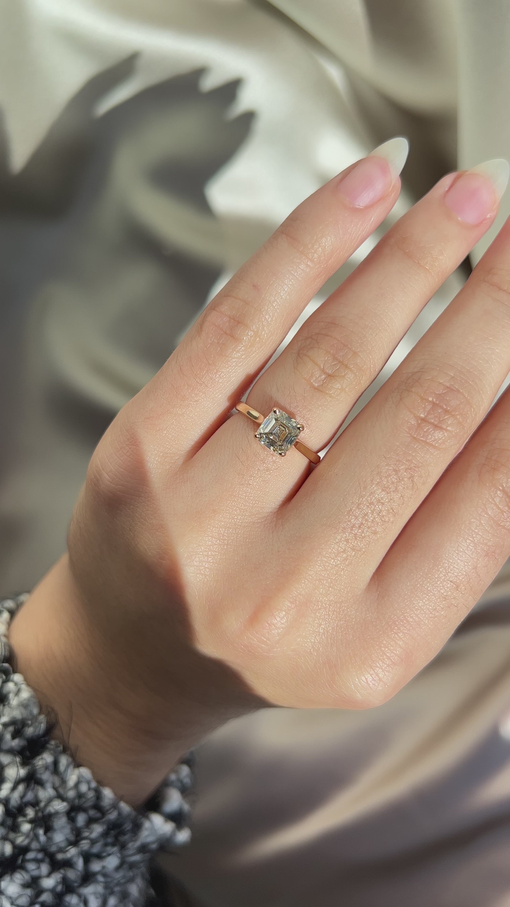 m-z color, vs clarity diamond in yellow gold setting