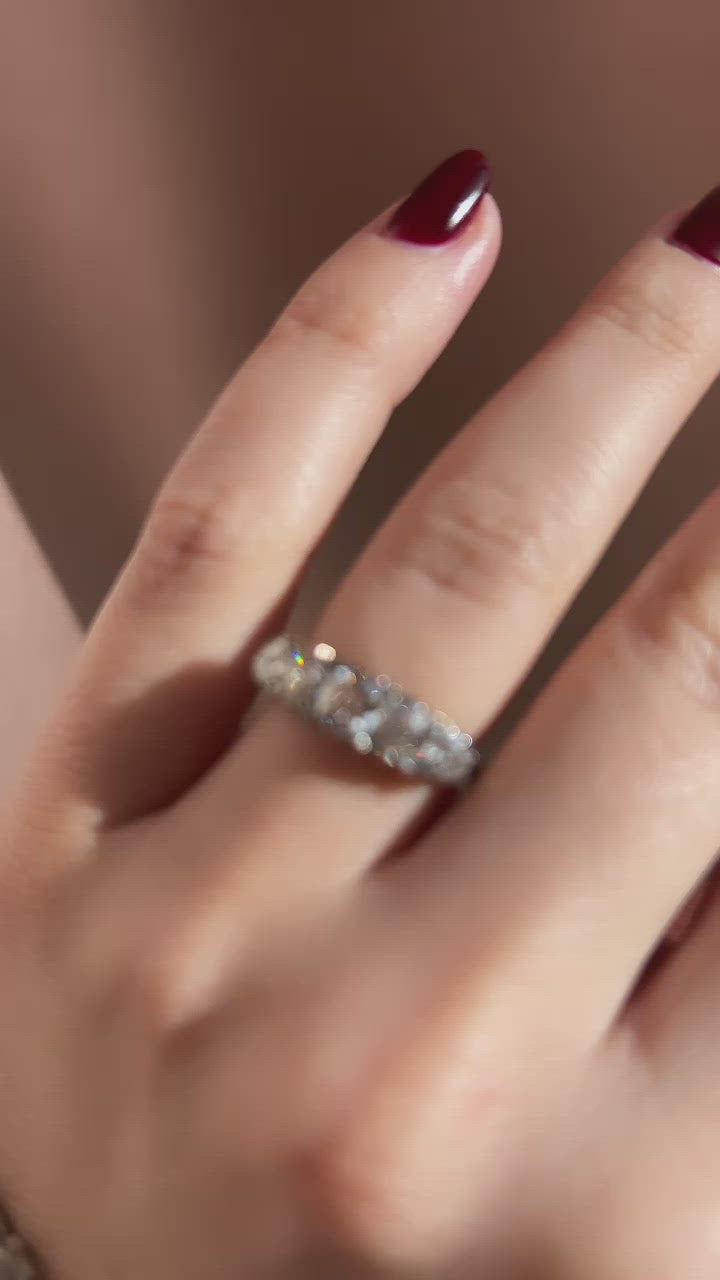 j-k-l color, vs clarity diamond in two-tone setting