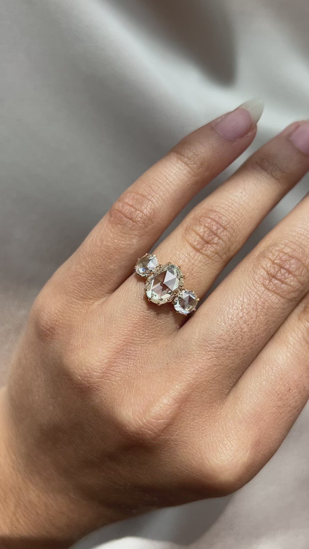 m-z color, si-i clarity diamond in yellow gold setting