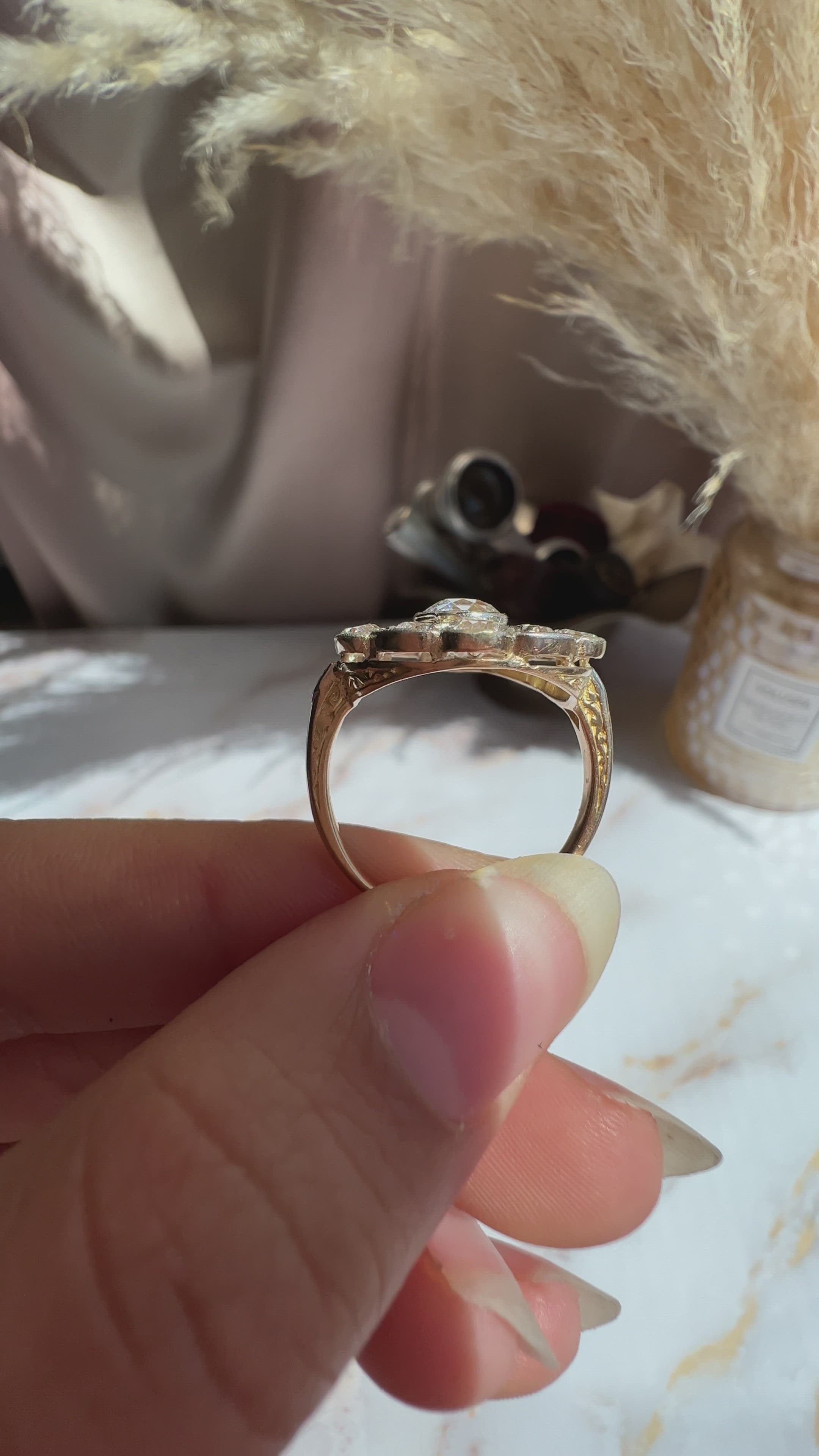 g-h-i color, vs clarity diamond in two-tone setting