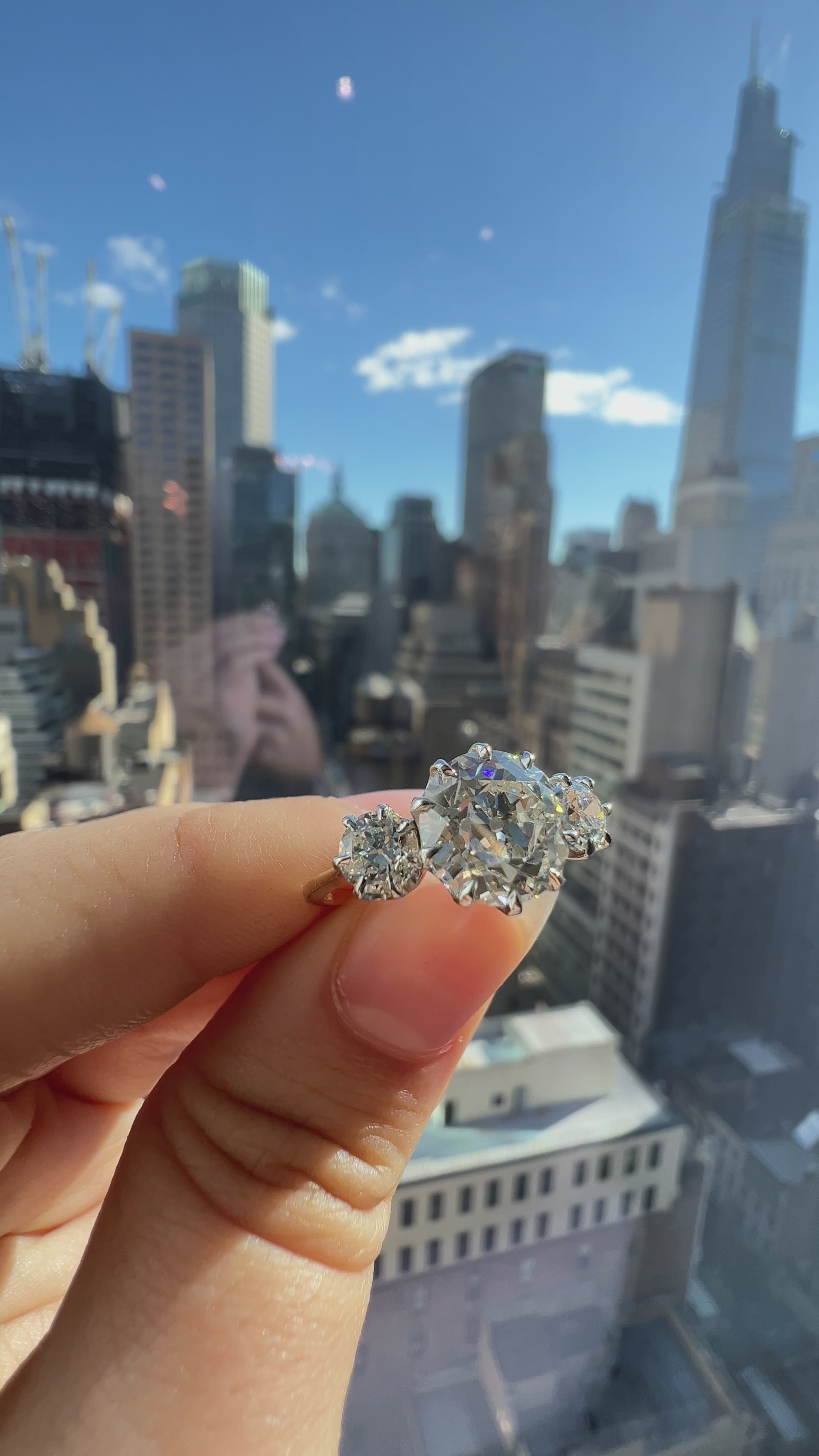 g-h-i color, vs clarity diamond in two-tone setting