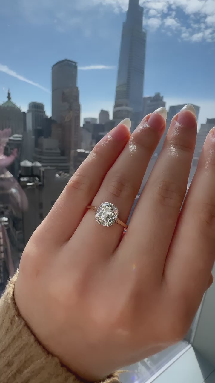 j-k-l color, si-i clarity diamond in two-tone setting