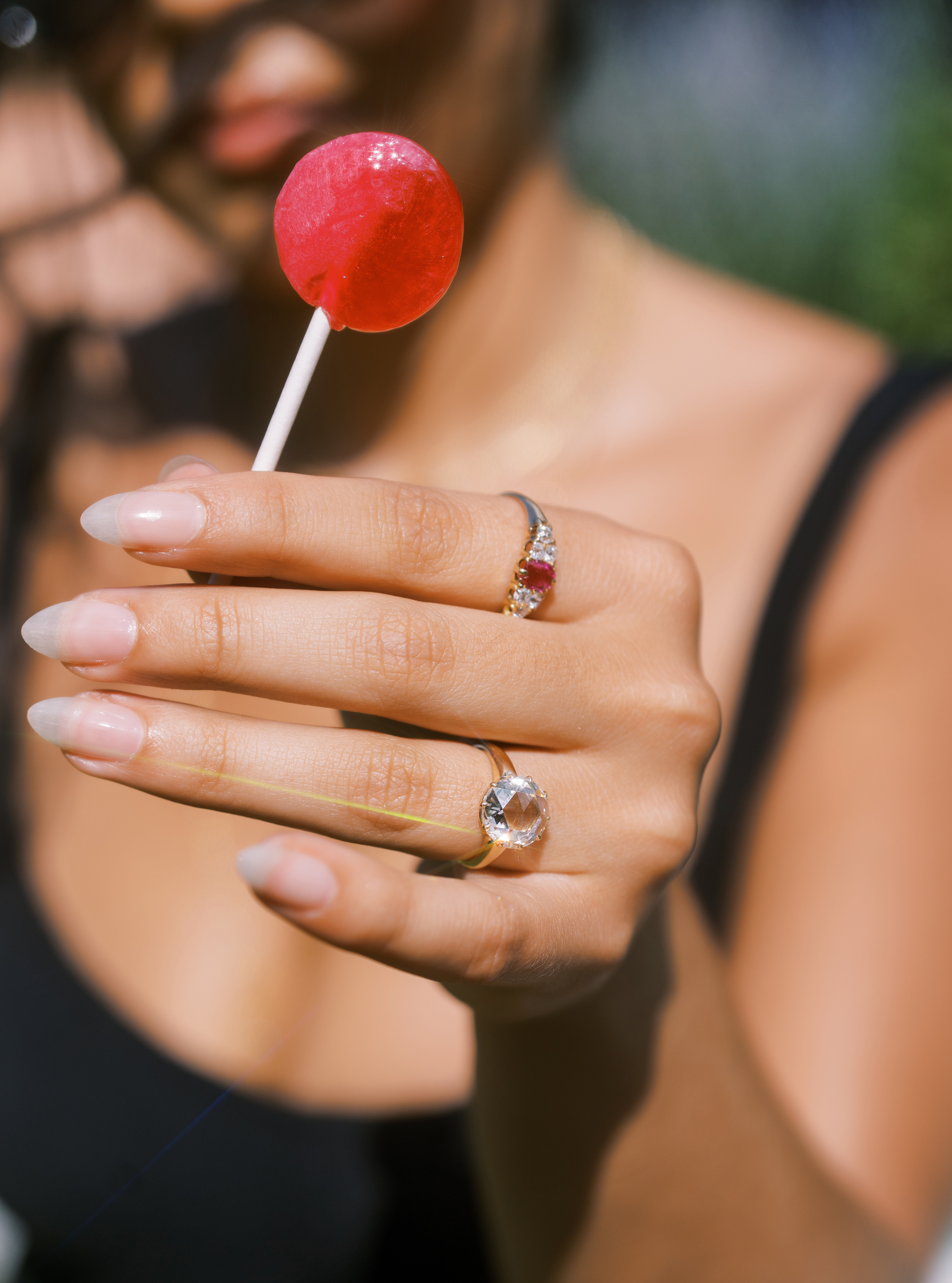 j-k-l color, si-i clarity diamond in yellow gold setting