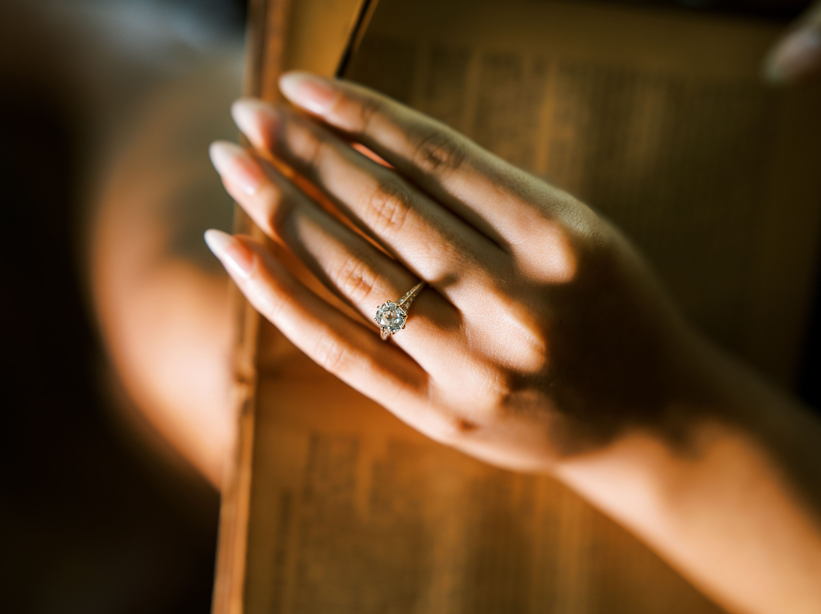 m-z color, vs clarity diamond in yellow gold setting