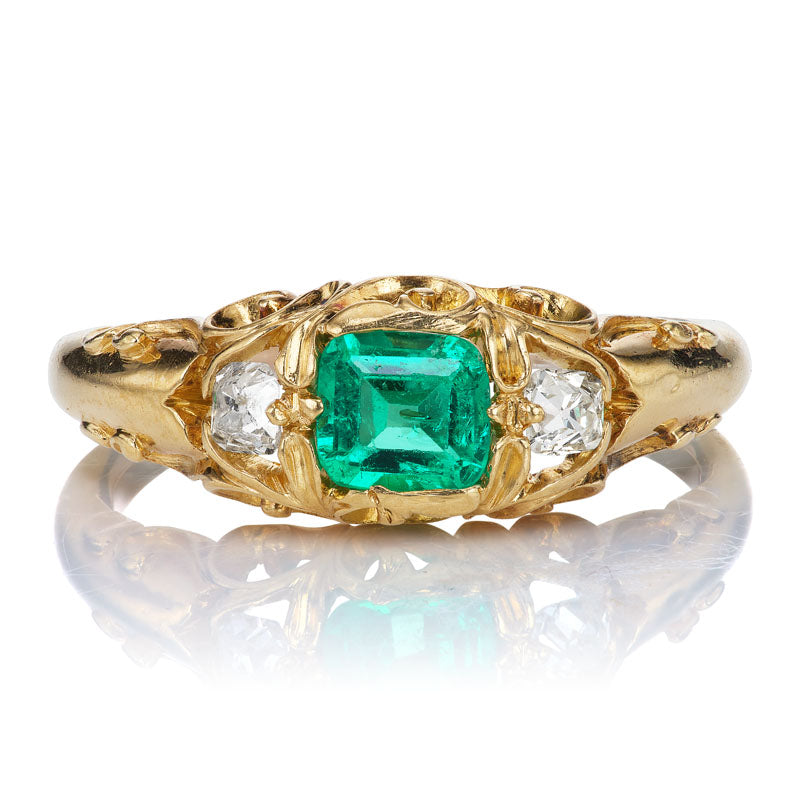 Antique Colombian Emerald and Diamond Ring in 18kt Yellow Gold