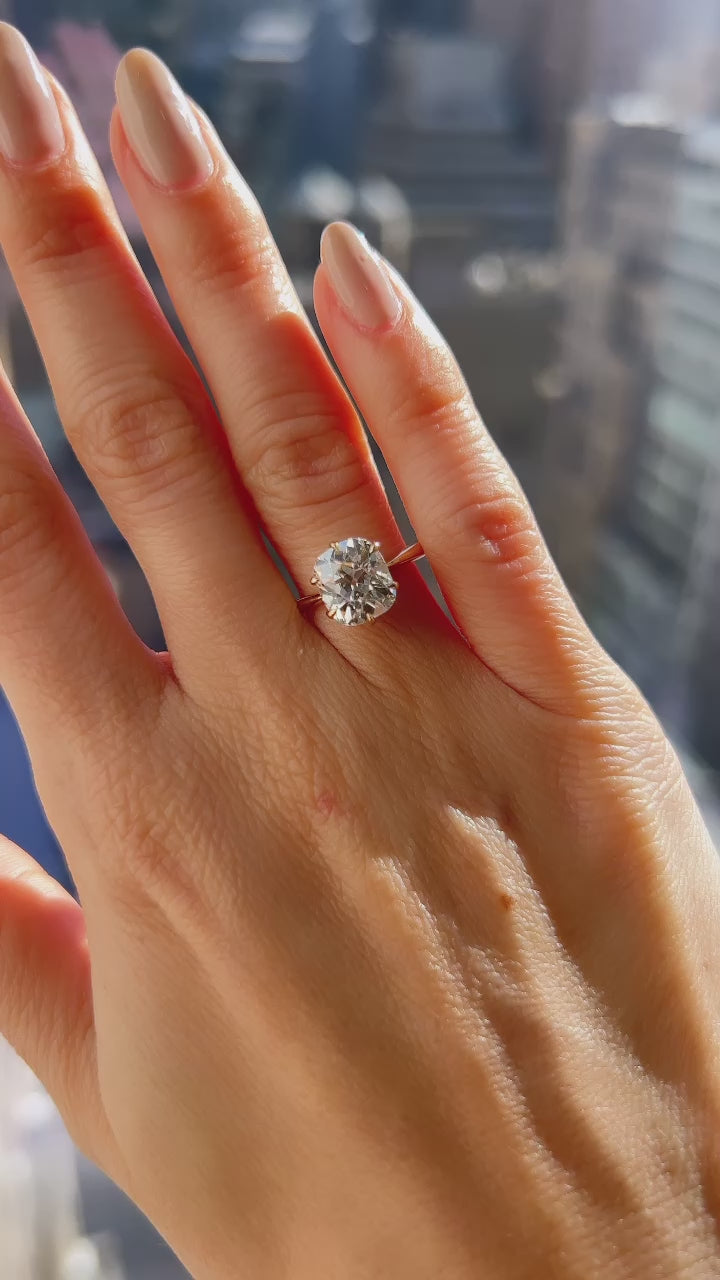 g-h-i color, si-i clarity diamond in yellow gold setting