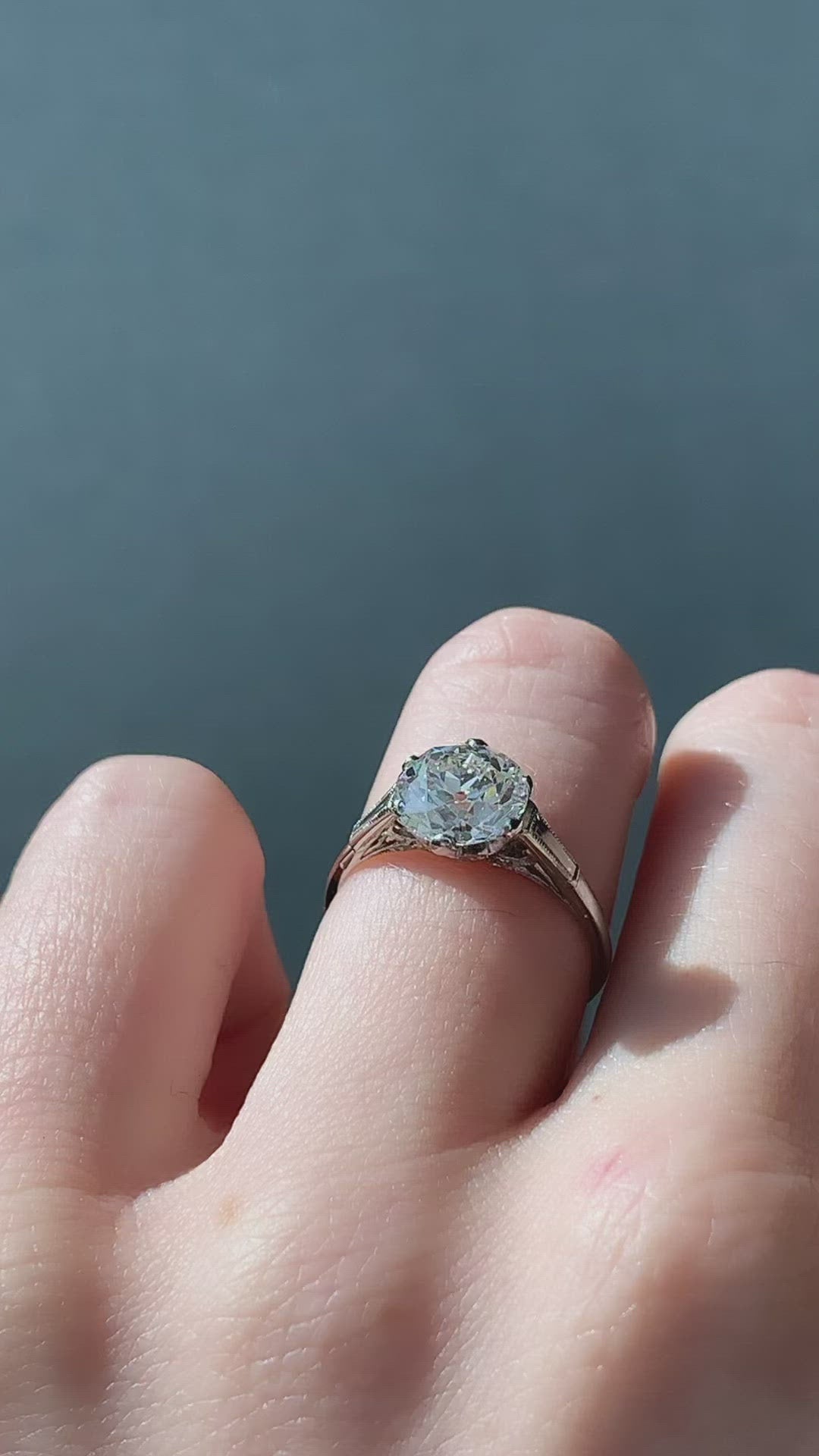 d-e-f color, si-i clarity diamond in platinum setting