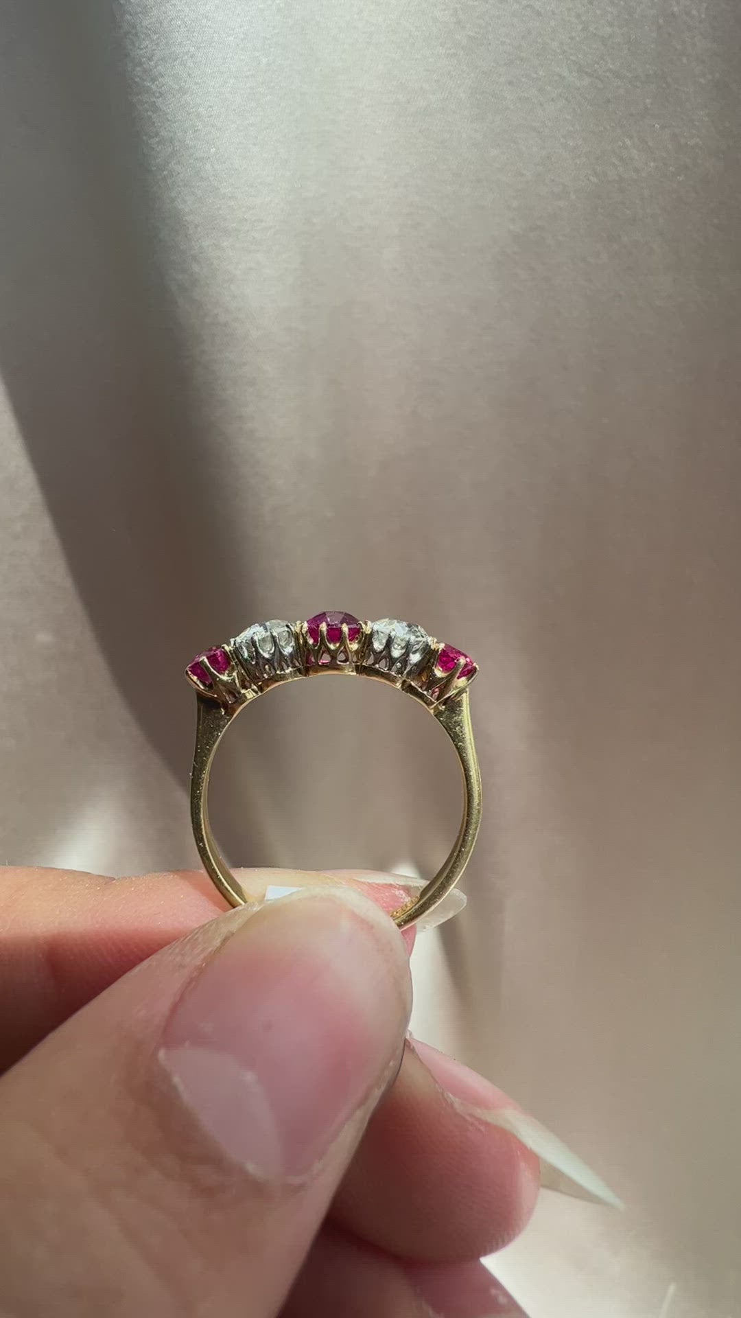 g-h-i color, vs clarity diamond in two-tone setting