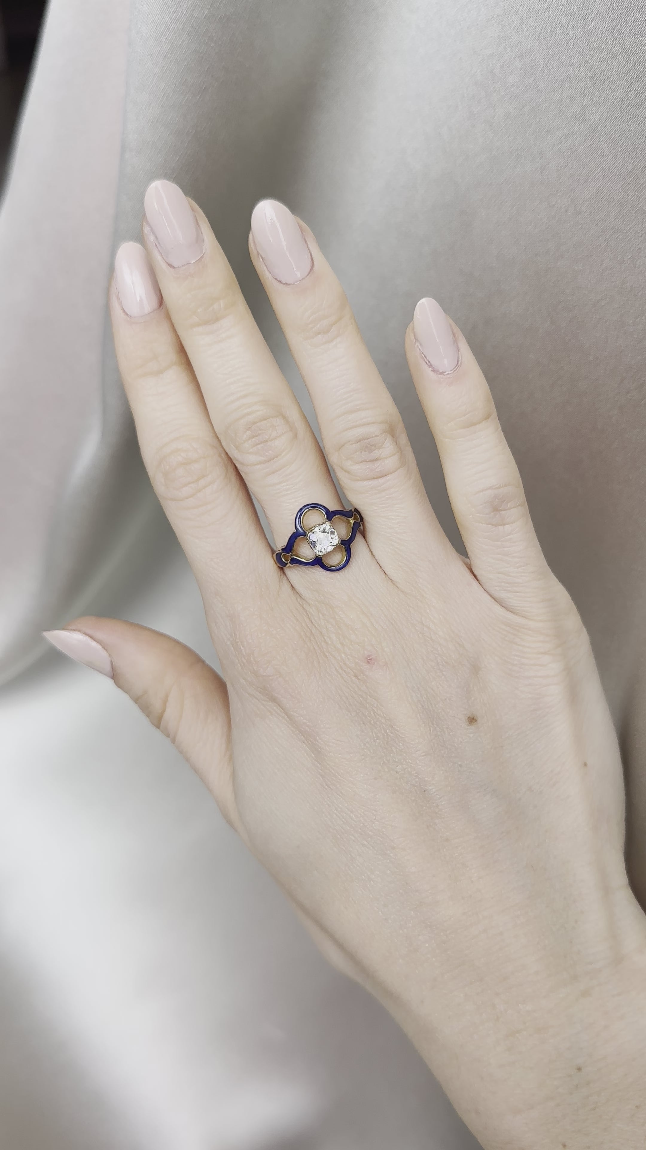 g-h-i color, vs clarity diamond in yellow gold setting