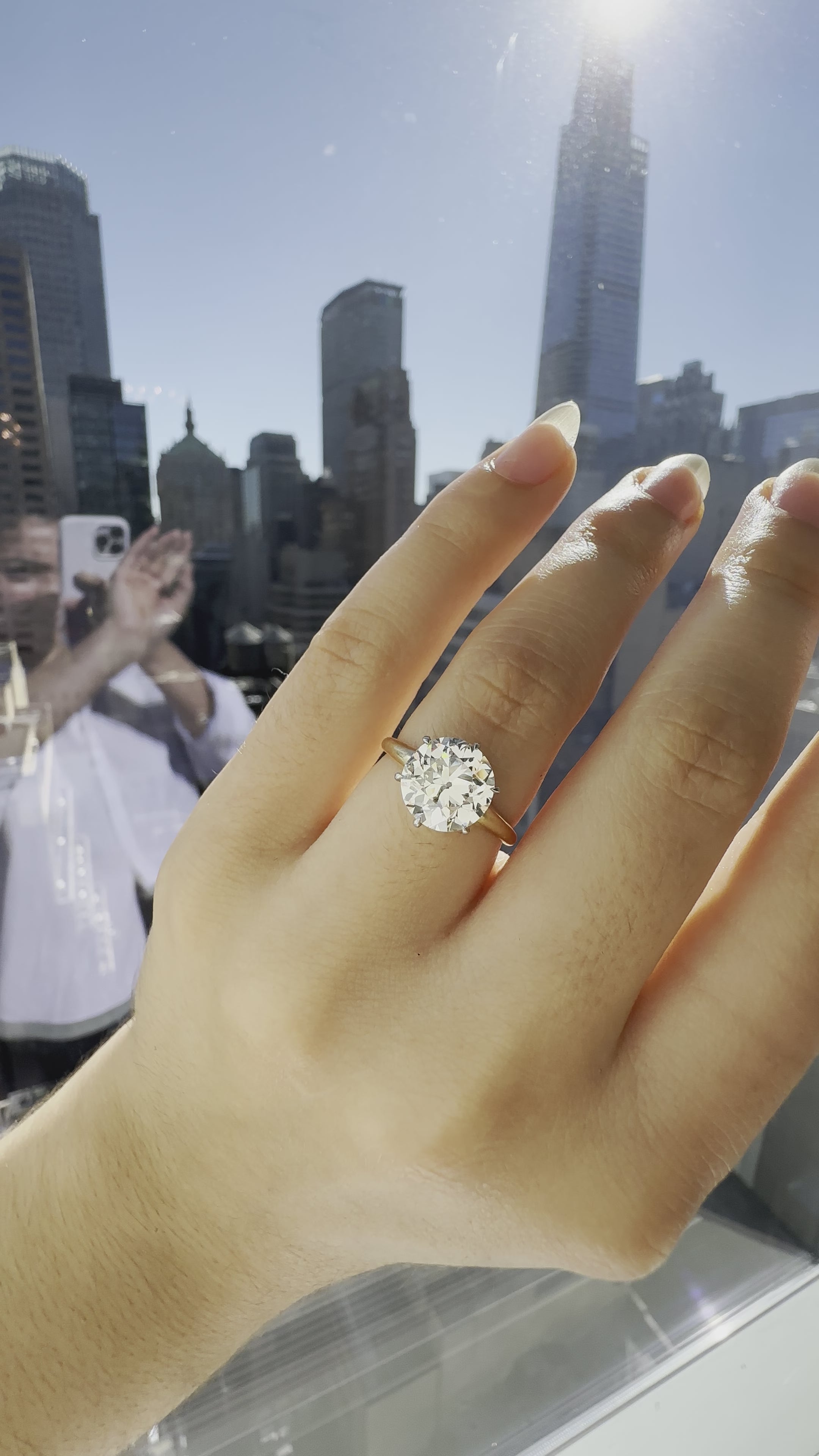 j-k-l color, si-i clarity diamond in two-tone setting