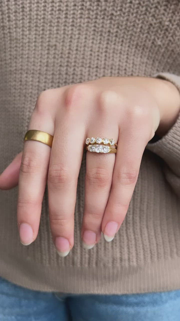 g-h-i color, vs clarity diamond in yellow gold setting