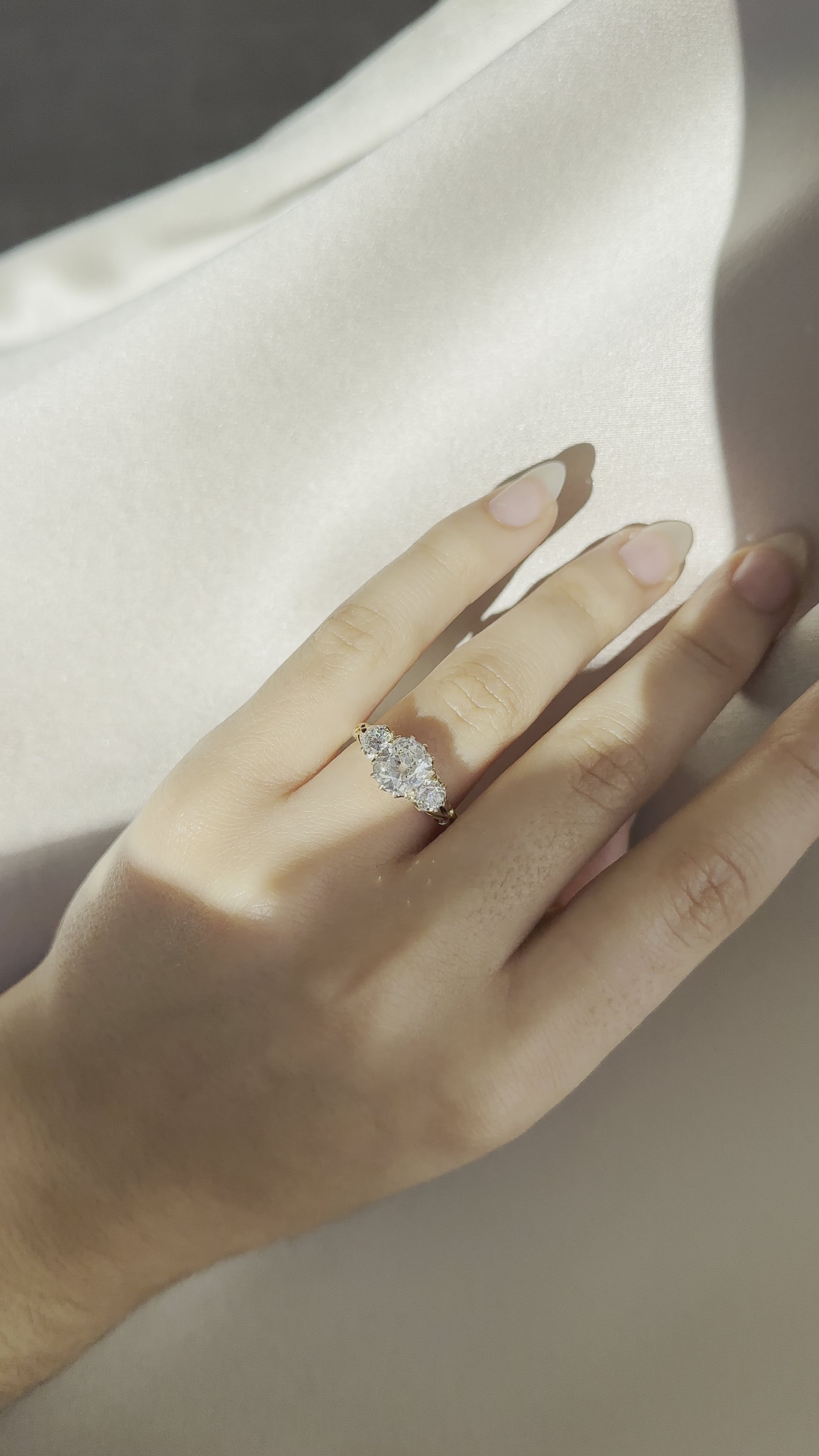 j-k-l color, si-i clarity diamond in yellow gold setting