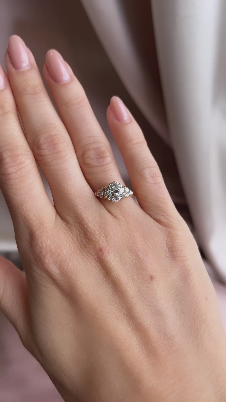 m-z color, si-i clarity diamond in yellow gold setting