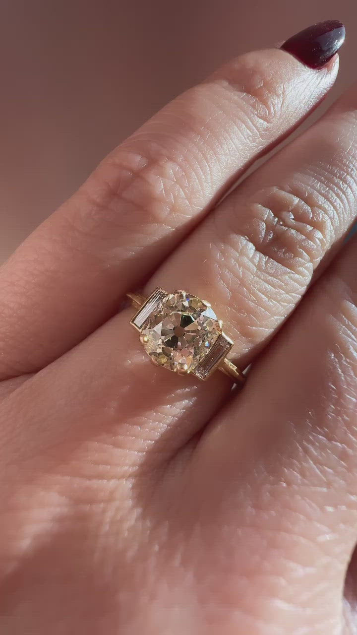 m-z color, vs clarity diamond in yellow gold setting