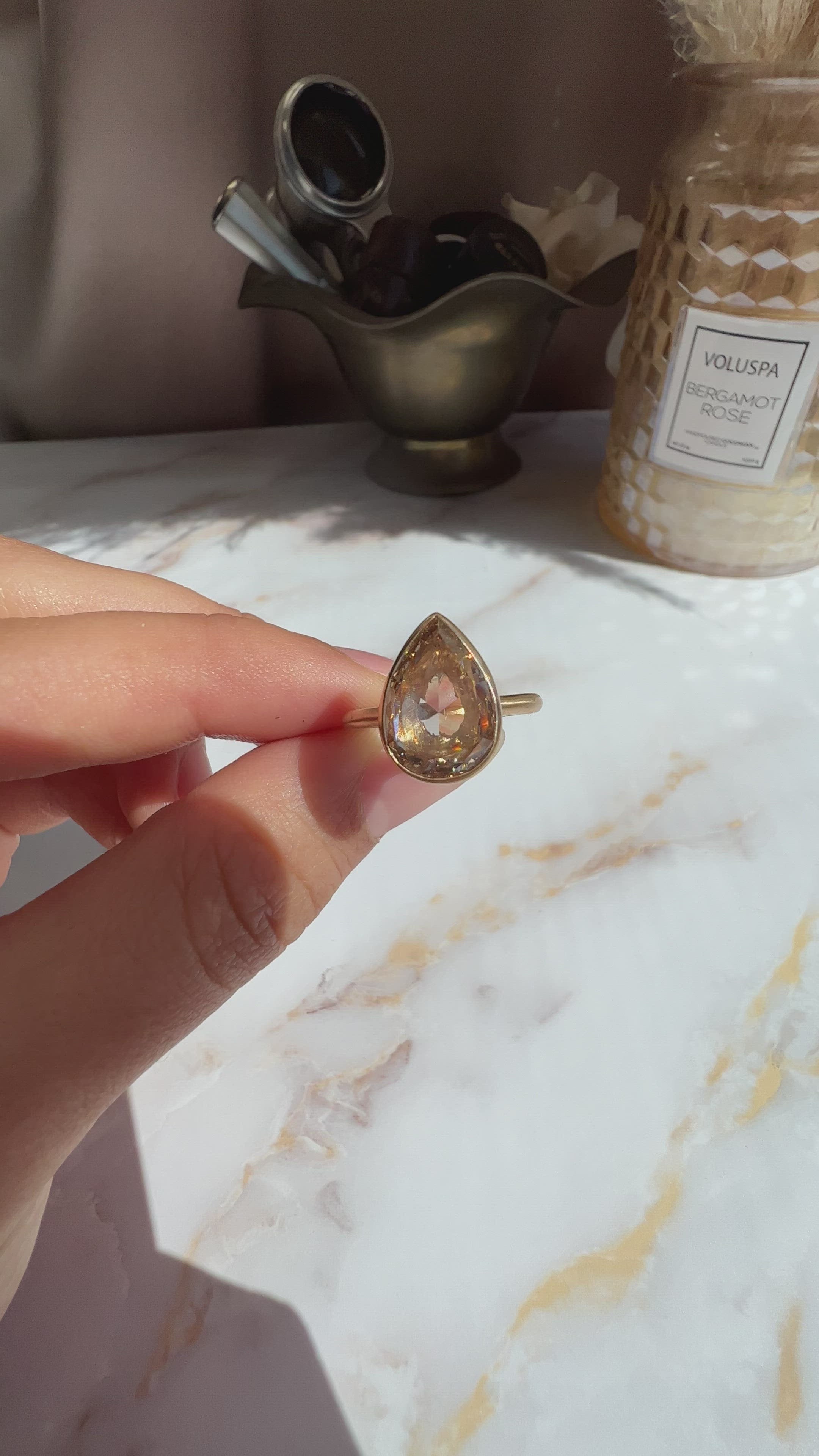 fancy color, si-i clarity diamond in yellow gold setting