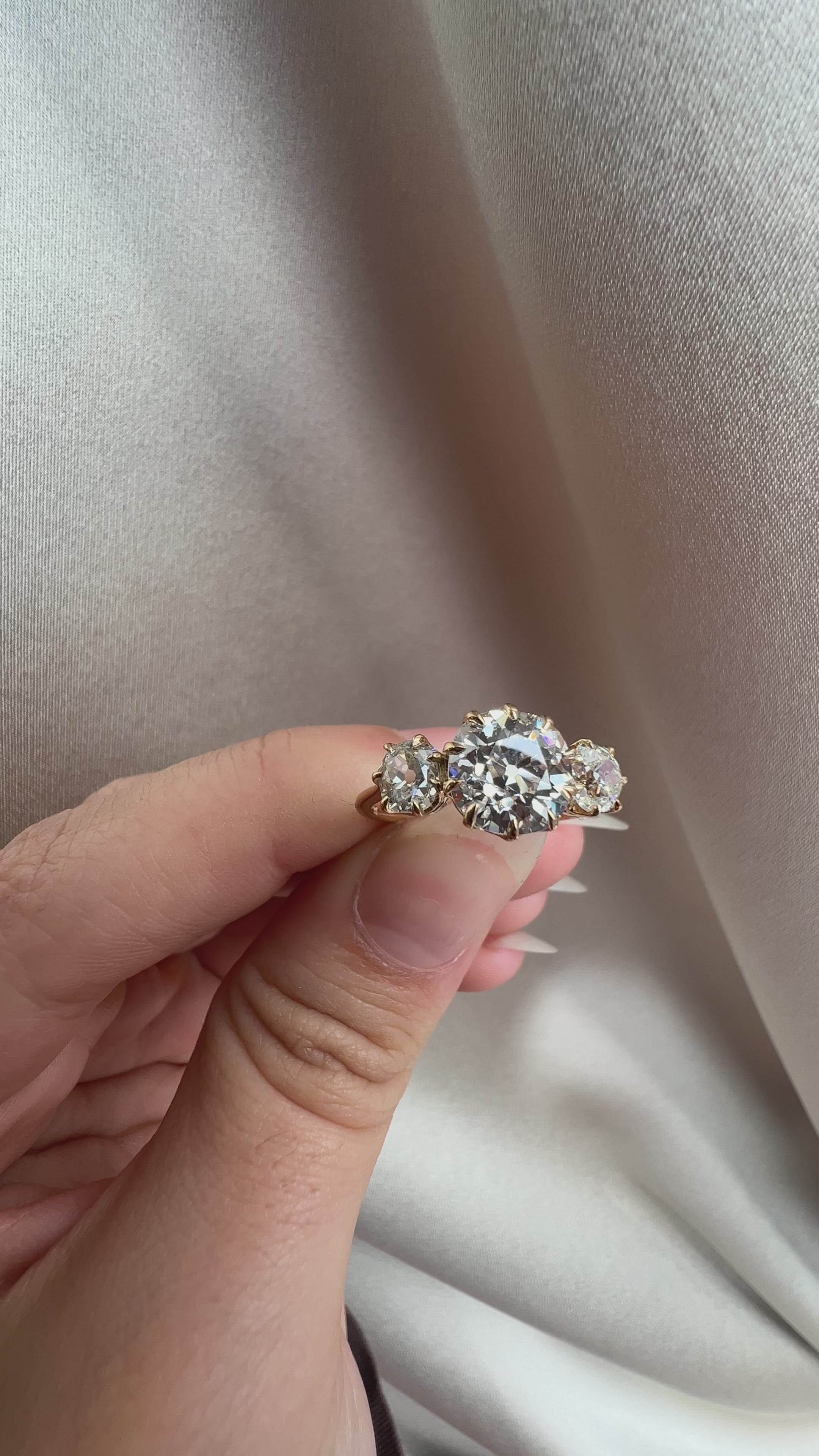 j-k-l color, si-i clarity diamond in yellow gold setting