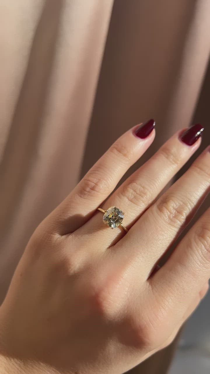 m-z color, vs clarity diamond in yellow gold setting