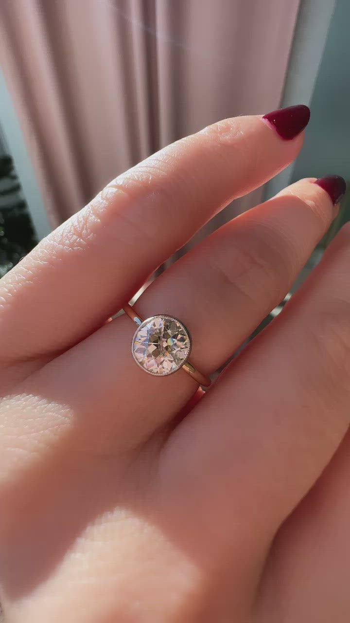 j-k-l color, vs clarity diamond in two-tone setting