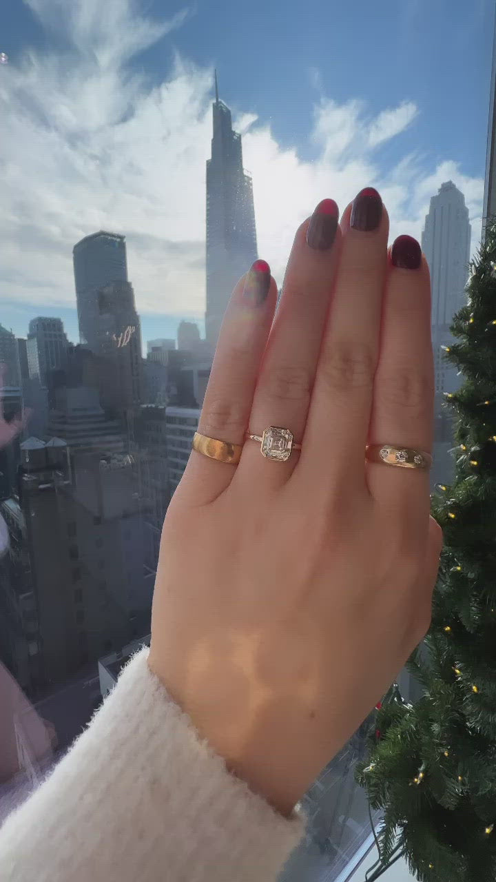 m-z color, vvs clarity in yellow gold setting