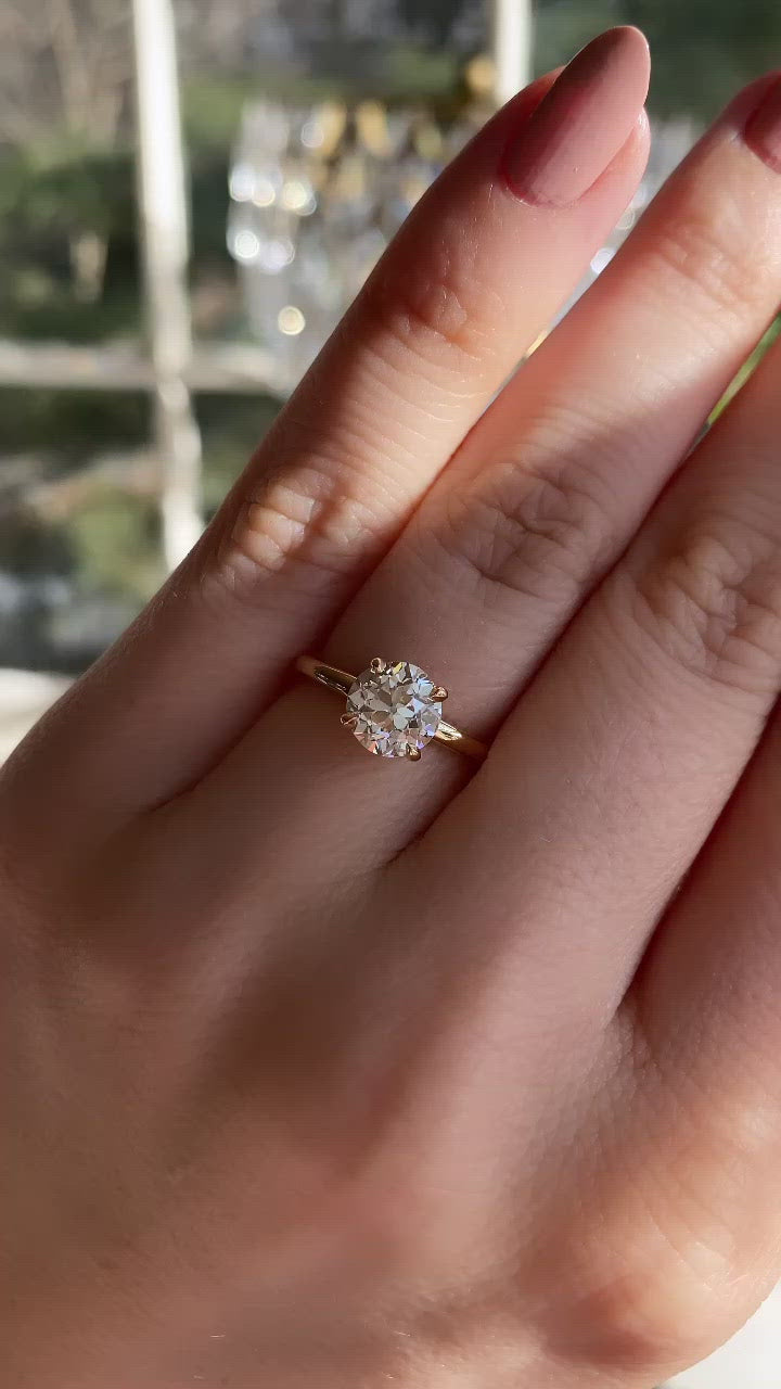 g-h-i color, vs clarity diamond in yellow gold setting