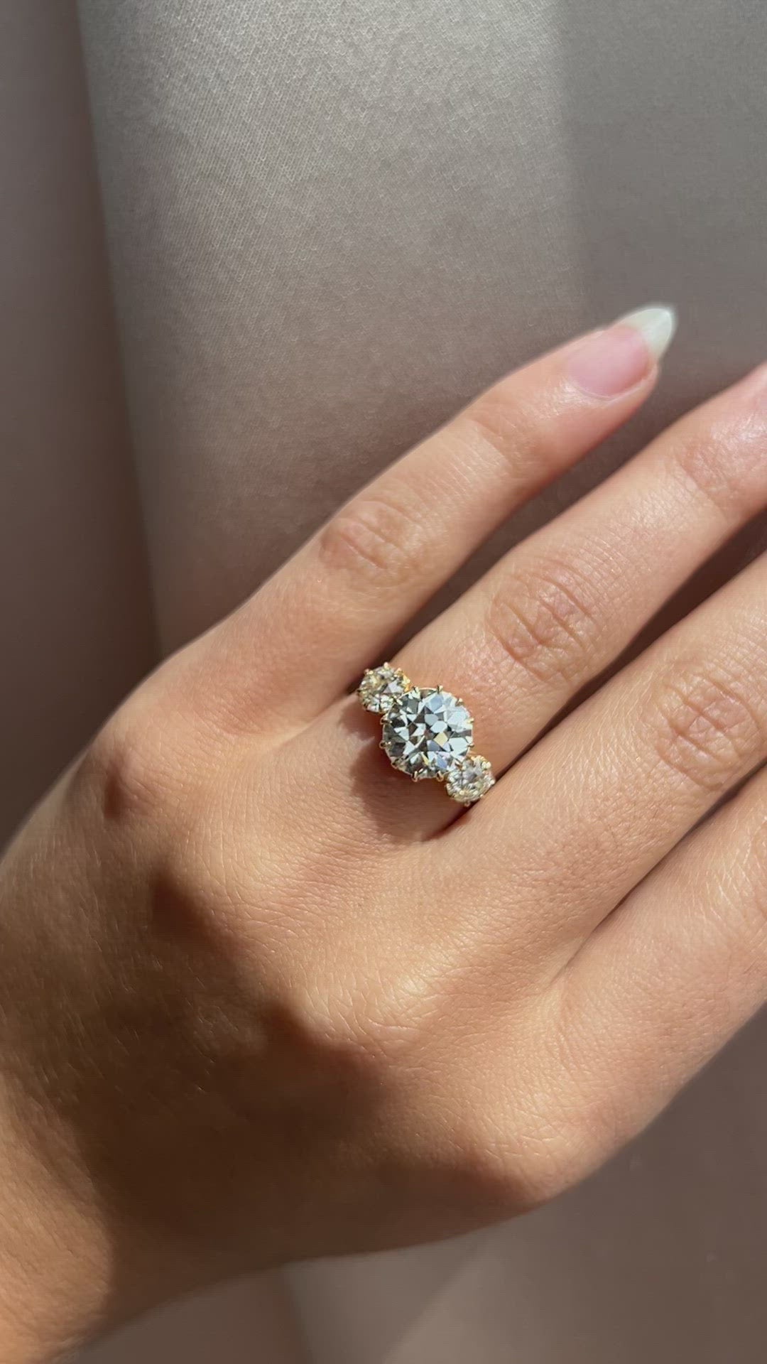 m-z color, vs clarity diamond in yellow gold setting