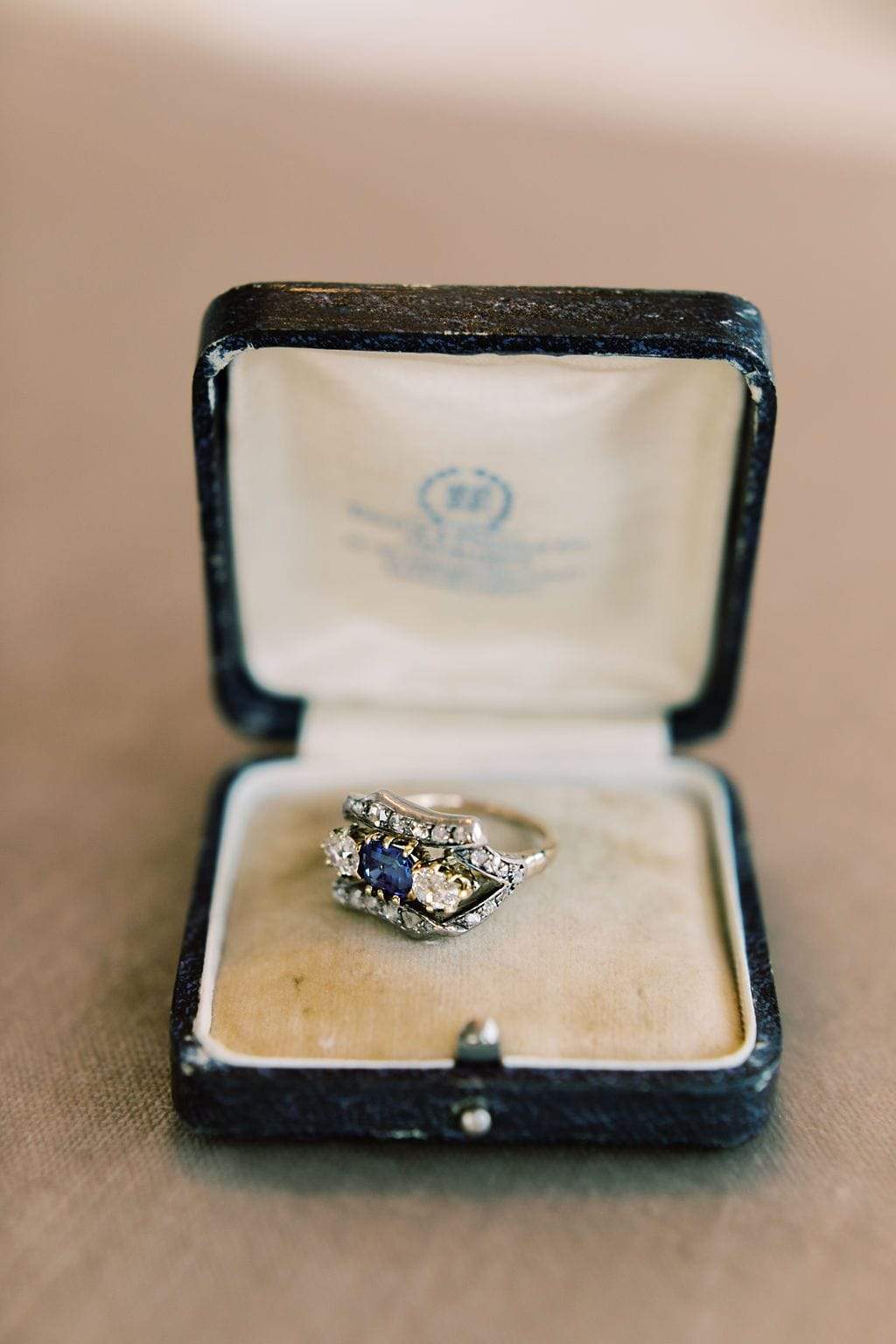 g-h-i color, si-i clarity in two-tone setting