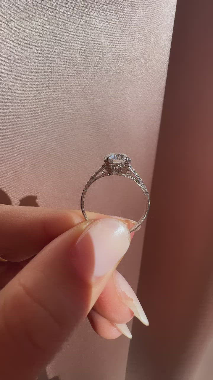 d-e-f color, vs clarity in platinum setting