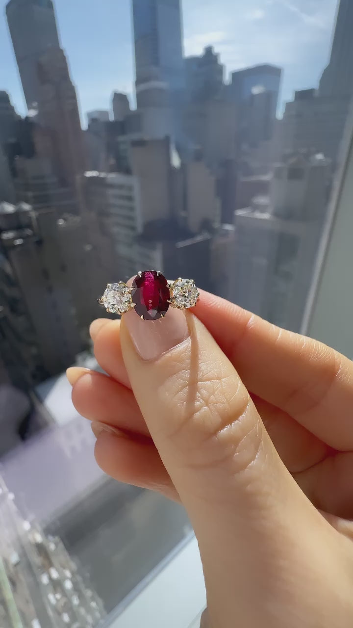 g-h-i color, vs clarity diamond in yellow gold setting