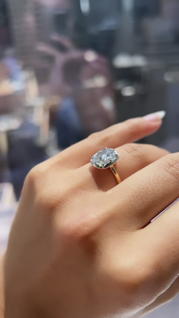 g-h-i color, vs clarity diamond in two-tone setting