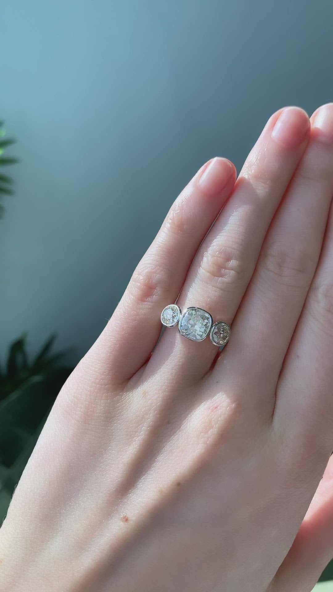 j-k-l color, si-i clarity diamond in yellow gold setting