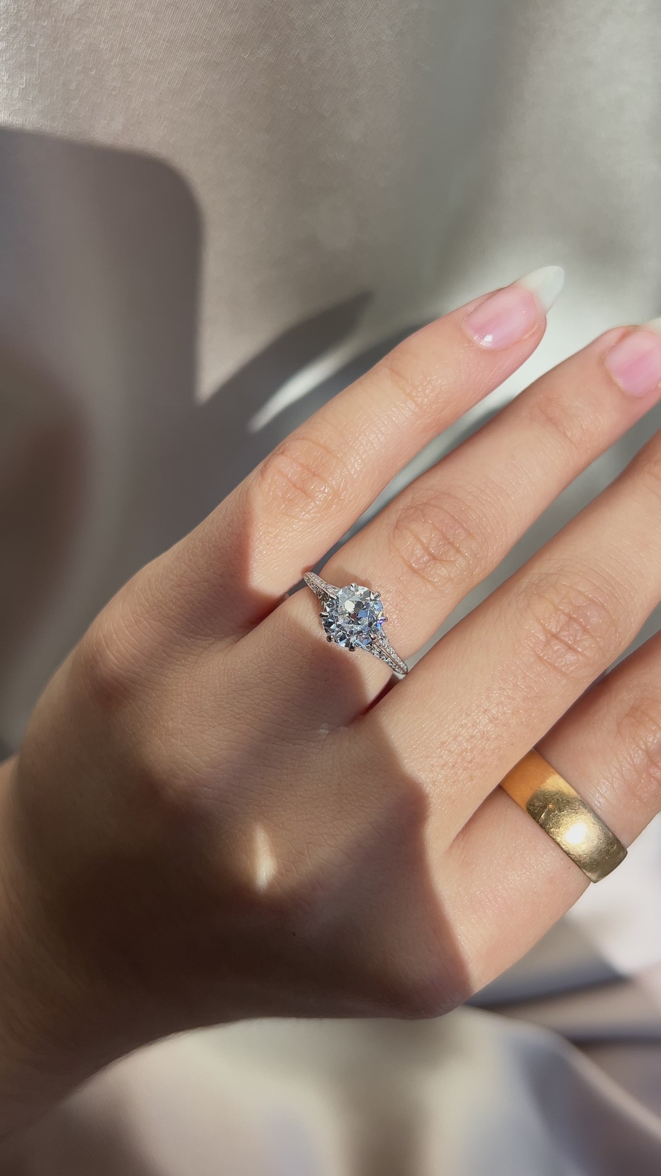 g-h-i color, vs clarity diamond in platinum setting