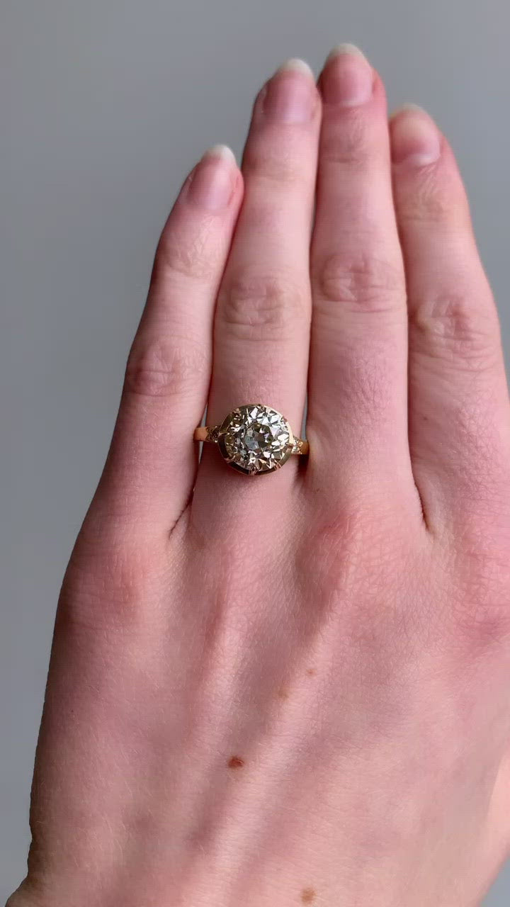 j-k-l color, si-i clarity diamond in yellow gold setting