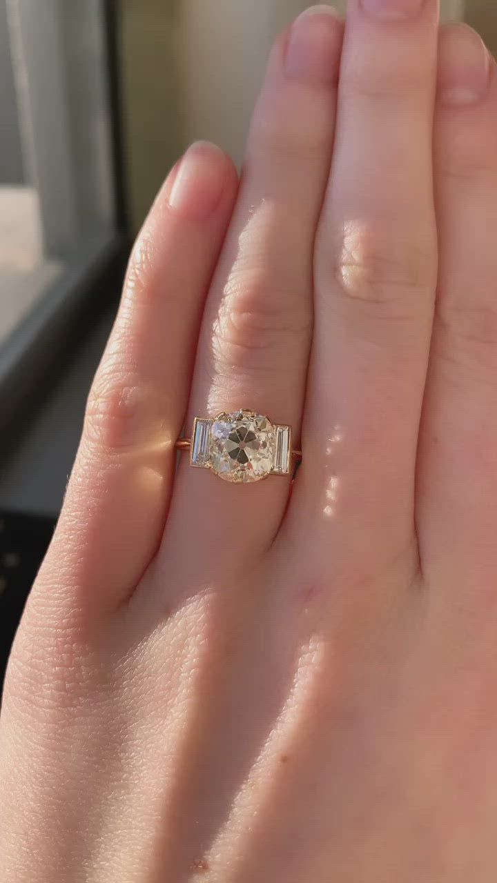 m-z color, vs clarity diamond in yellow gold setting