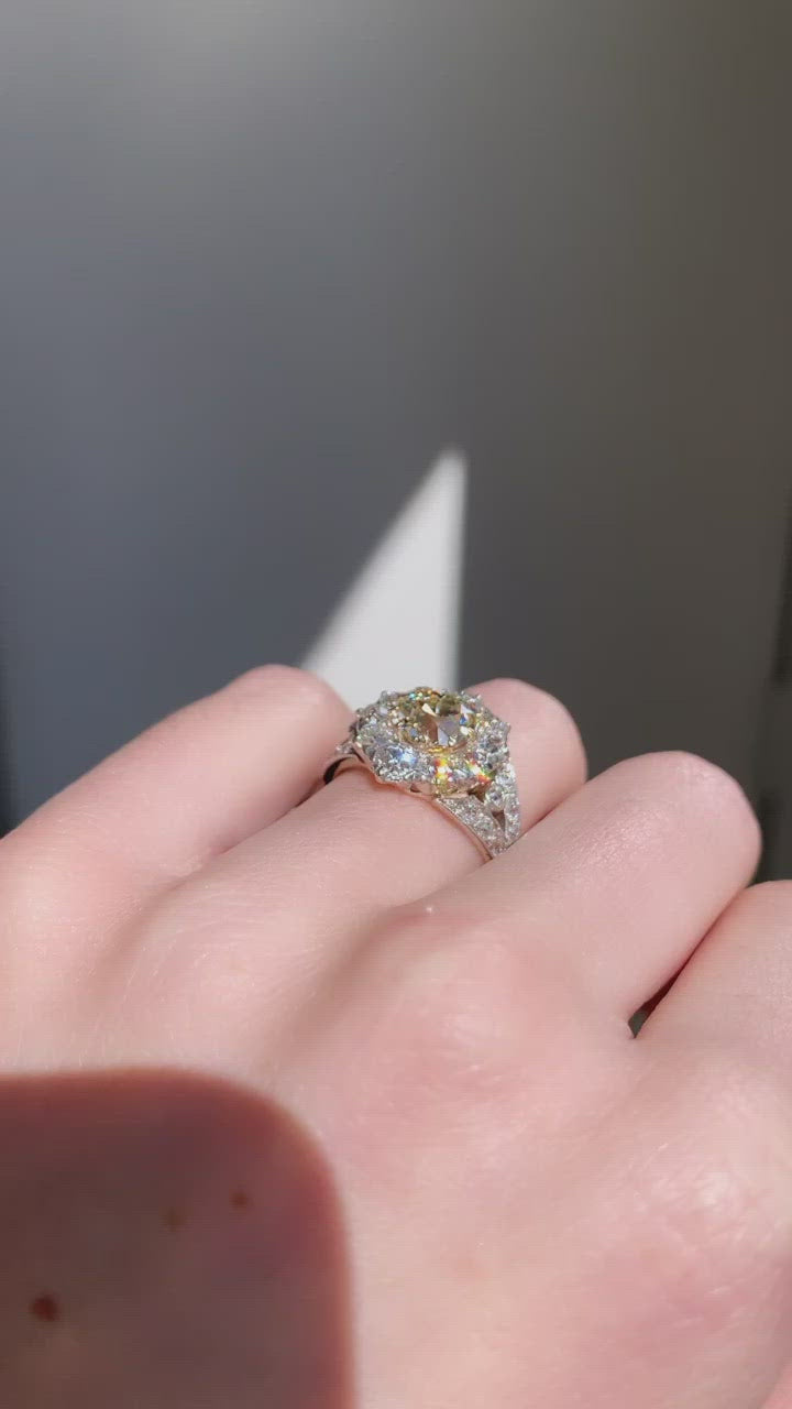 m-z color, vs clarity diamond in platinum setting