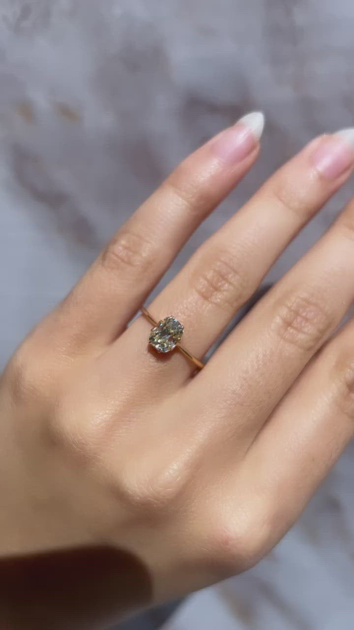 m-z color, vs clarity diamond in yellow gold setting