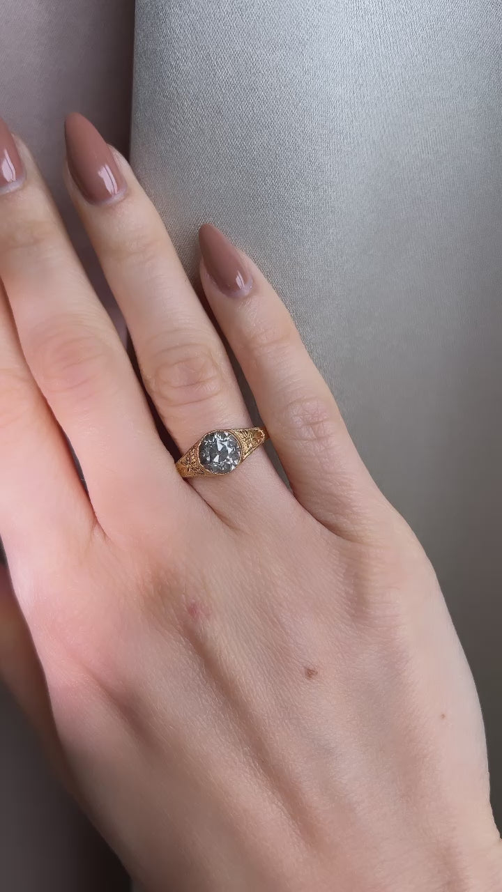 fancy color, si-i clarity diamond in yellow gold setting