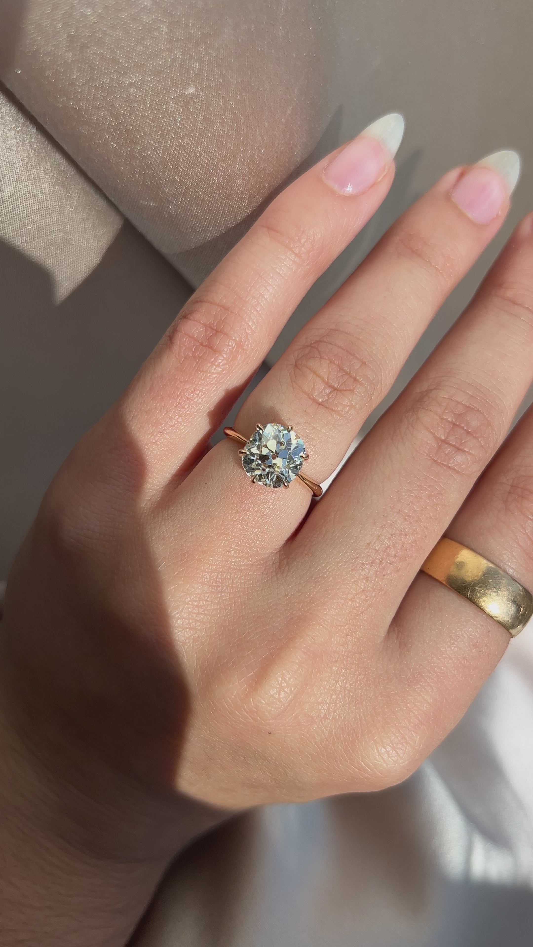 m-z color, si-i clarity diamond in yellow gold setting