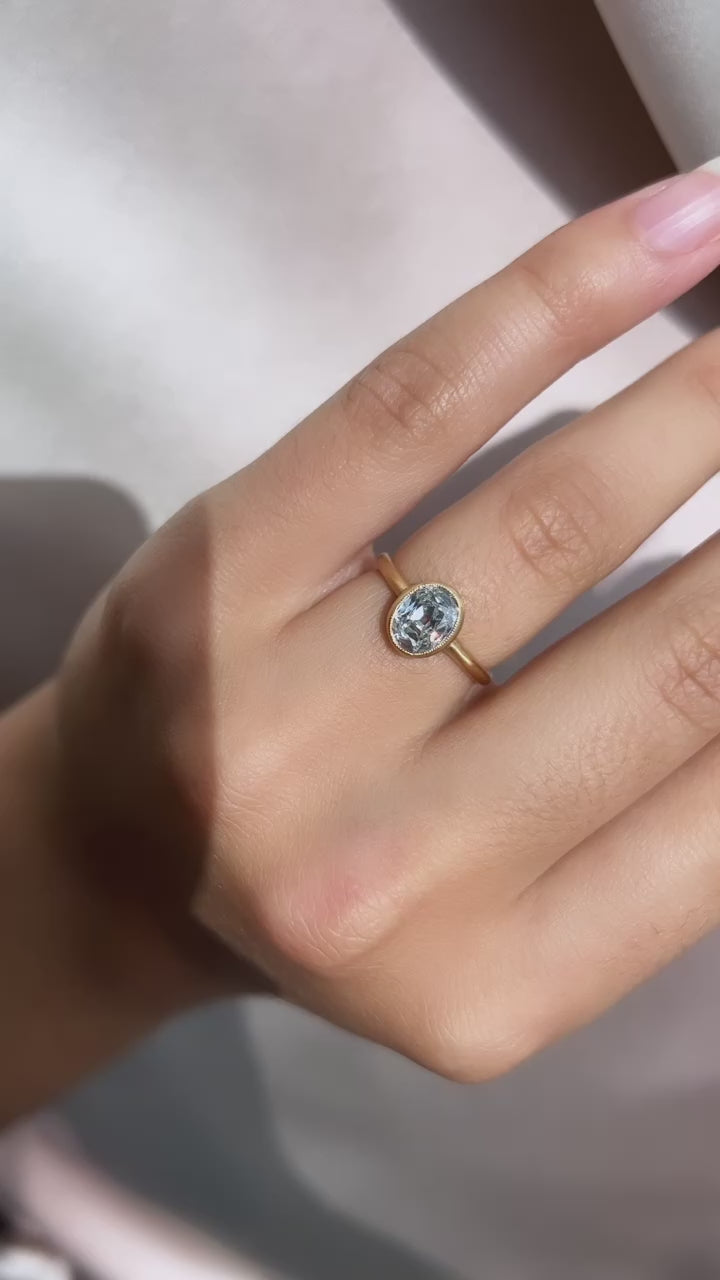 g-h-i color, si-i clarity diamond in yellow gold setting