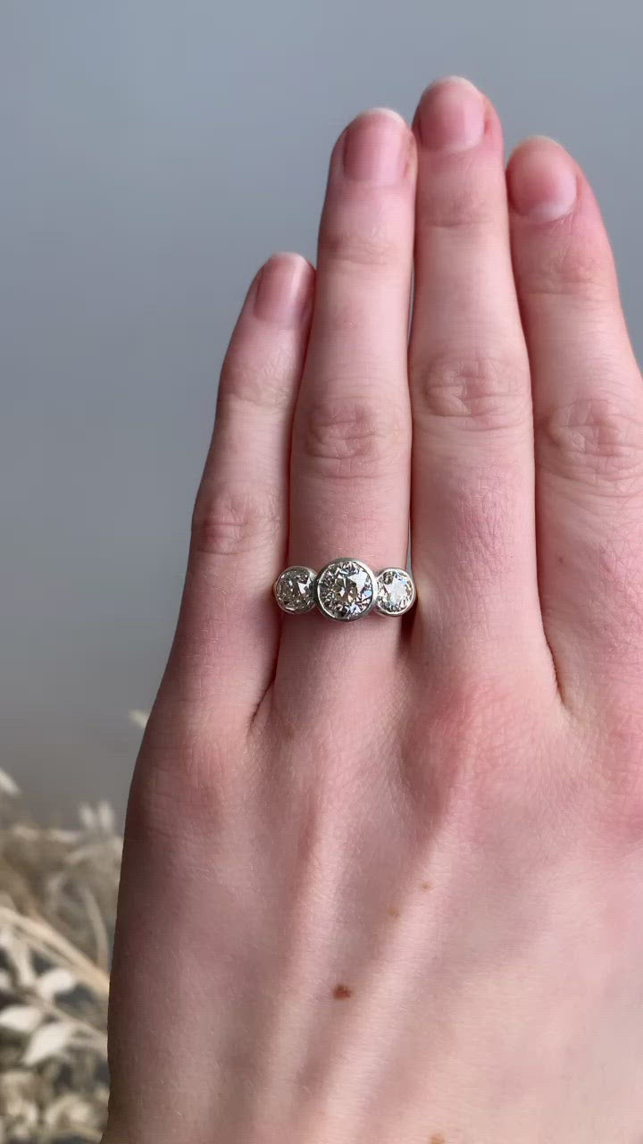 j-k-l color, vs clarity diamond in two-tone setting